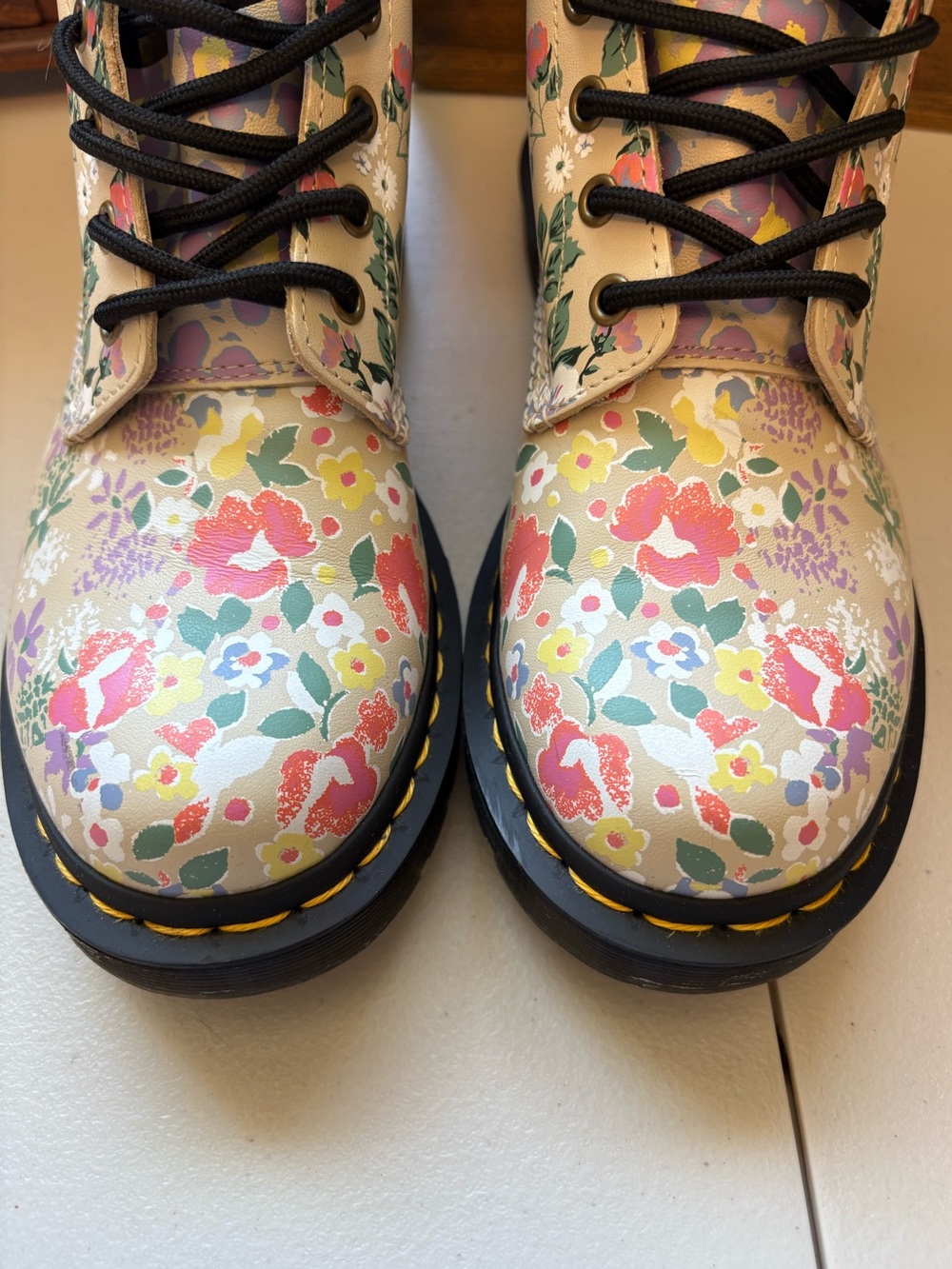 Dr. Martens 1460 Floral Mash Up Backhand boots size 8 - Picture 3 of 8